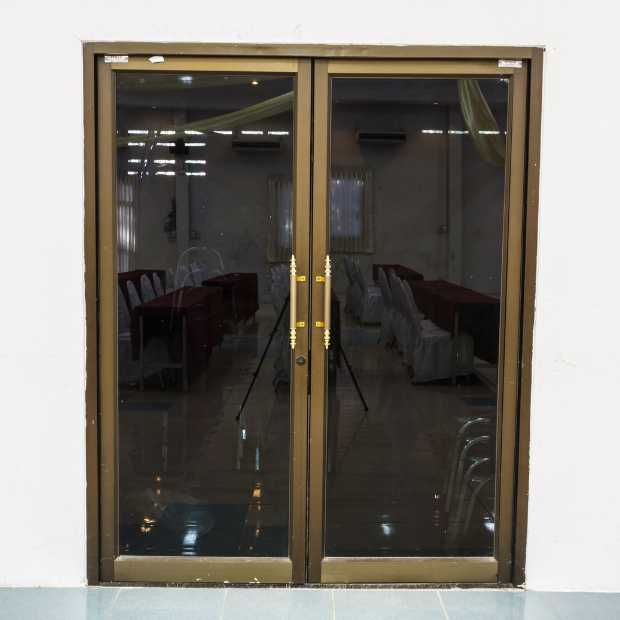 Mirrored Glass Door Design